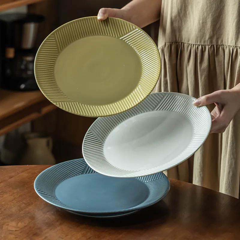 Керамическая тарелка с рельефными полосами tableware view 3