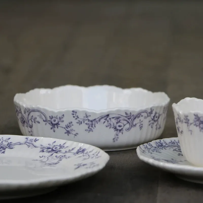 Stoneware Baking Dish with Floral Edge