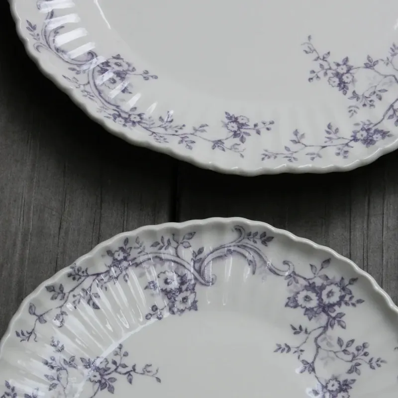 Stoneware Baking Dish with Floral Edge tableware view 3