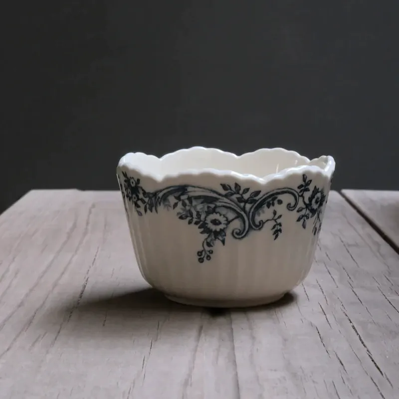 Stoneware Baking Dish with Floral Edge tableware view 10