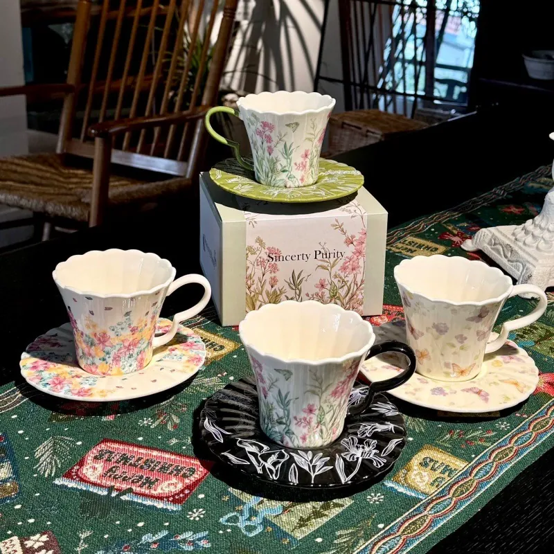 كوب سيراميك عتيق بزخرفة زهرية مع صحن tableware view 2