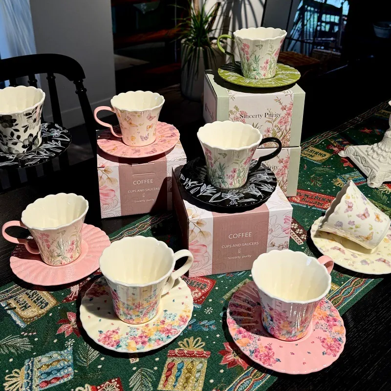 كوب سيراميك عتيق بزخرفة زهرية مع صحن tableware view 3
