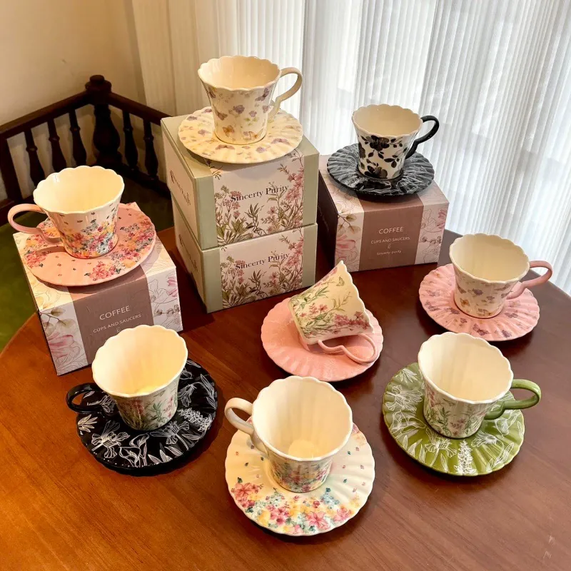 كوب سيراميك عتيق بزخرفة زهرية مع صحن tableware view 4