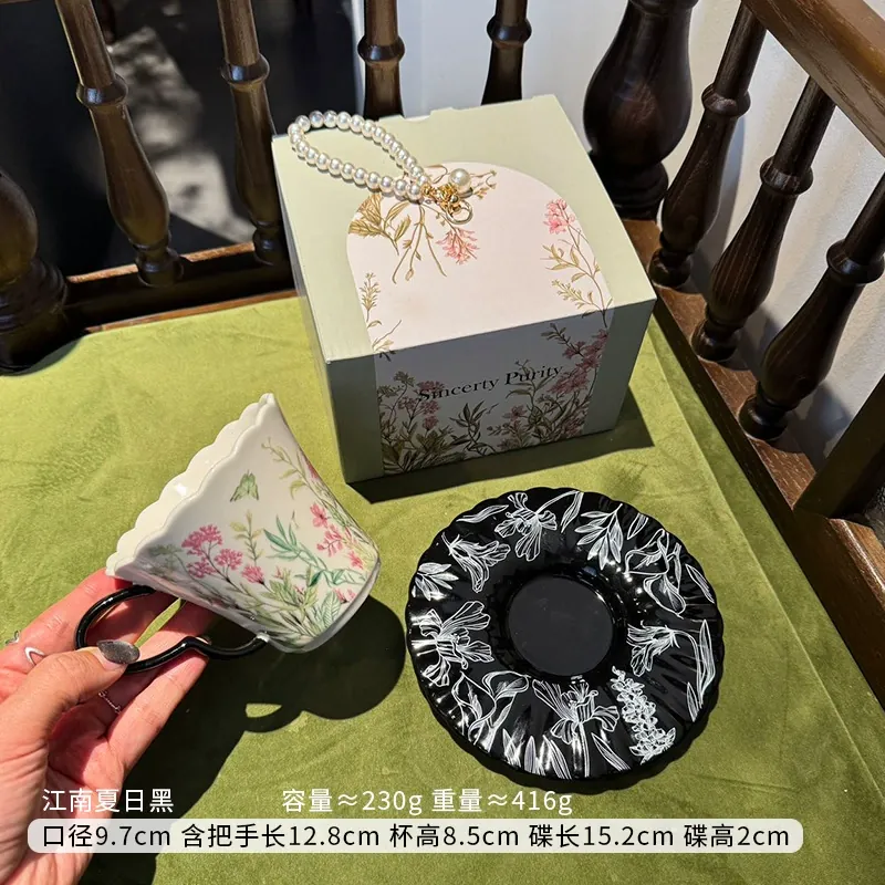 كوب سيراميك عتيق بزخرفة زهرية مع صحن tableware view 9