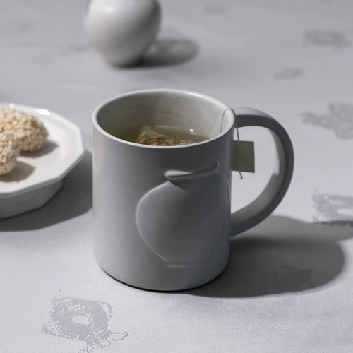 Mug en porcelaine design minimaliste tableware view 2