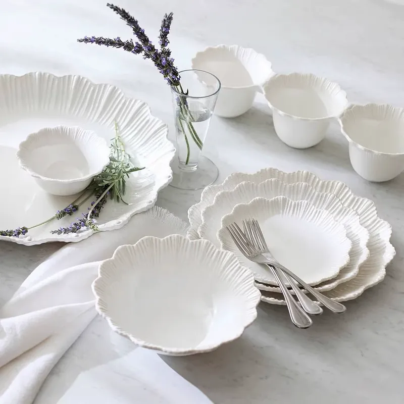 Porcelain Dinner Plate with Scalloped Edge tableware view 3