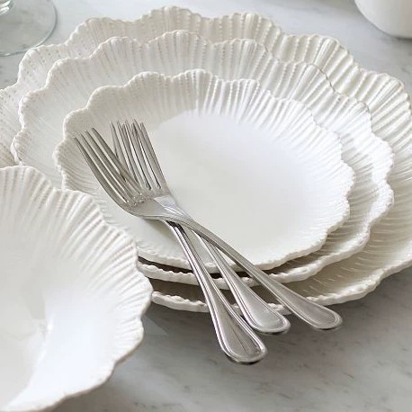 Porcelain Dinner Plate with Scalloped Edge tableware view 9