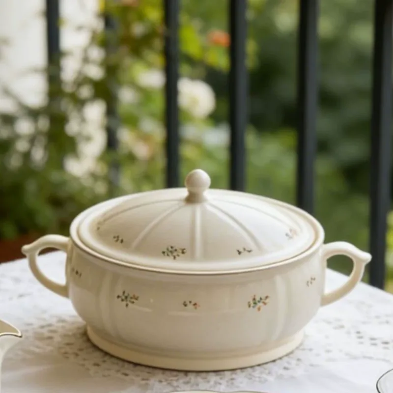 Service de table en porcelaine à motif floral tableware view 6