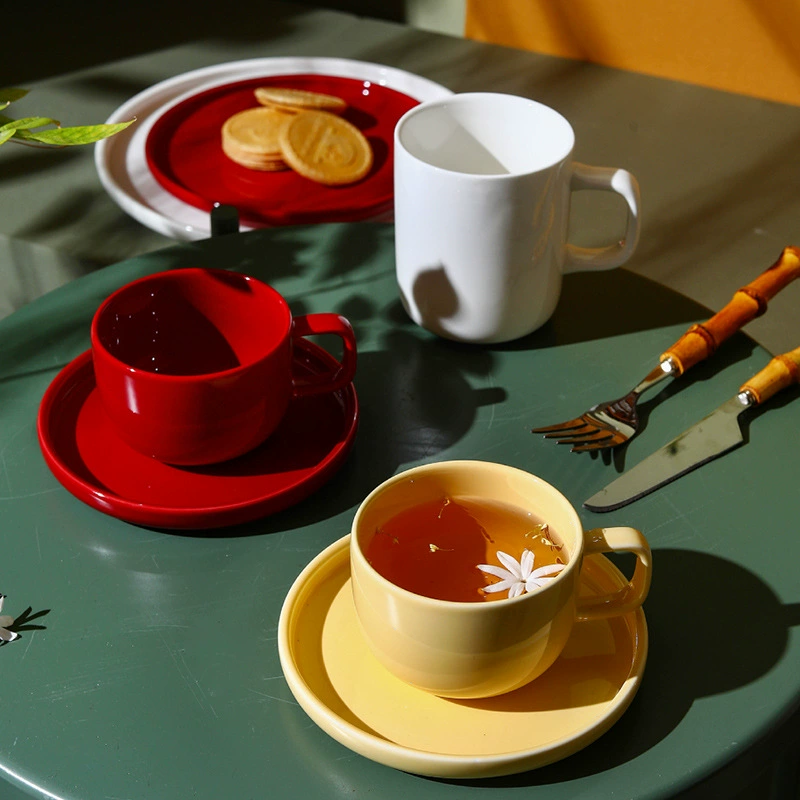 Service de table en porcelaine avec tasse à café tableware view 3