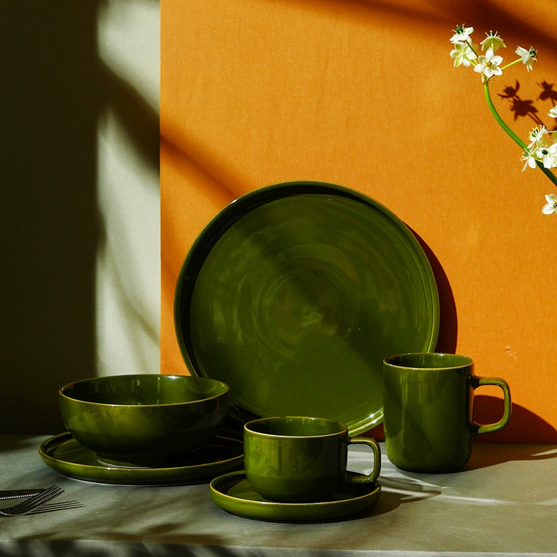 Service de table en porcelaine avec tasse à café tableware view 4