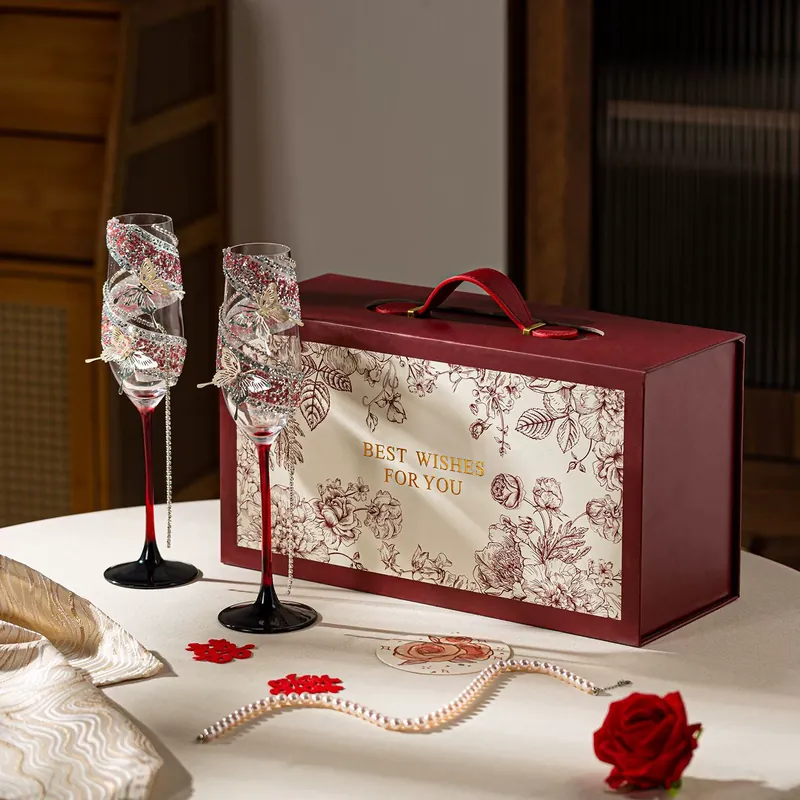 Coupes à champagne en cristal avec décoration papillon tableware view 2