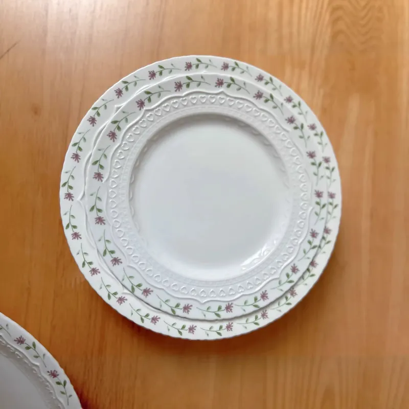 Plato y cuenco de cerámica floral en relieve francés tableware view 2