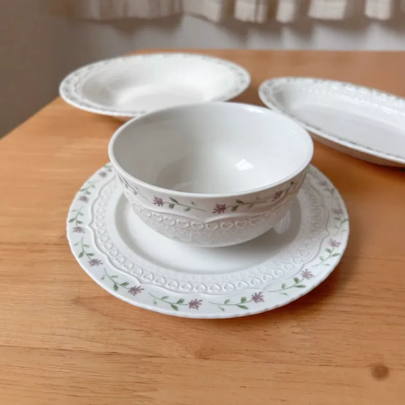 Plato y cuenco de cerámica floral en relieve francés tableware view 4