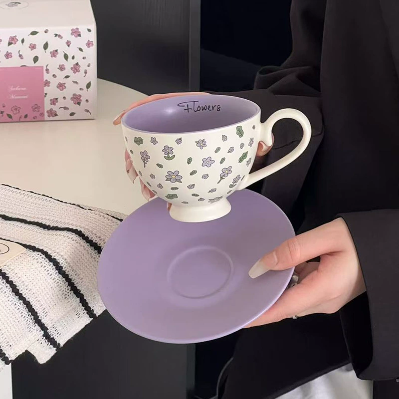Набор керамической кофейной чашки и блюдца с цветочным узором tableware view 2