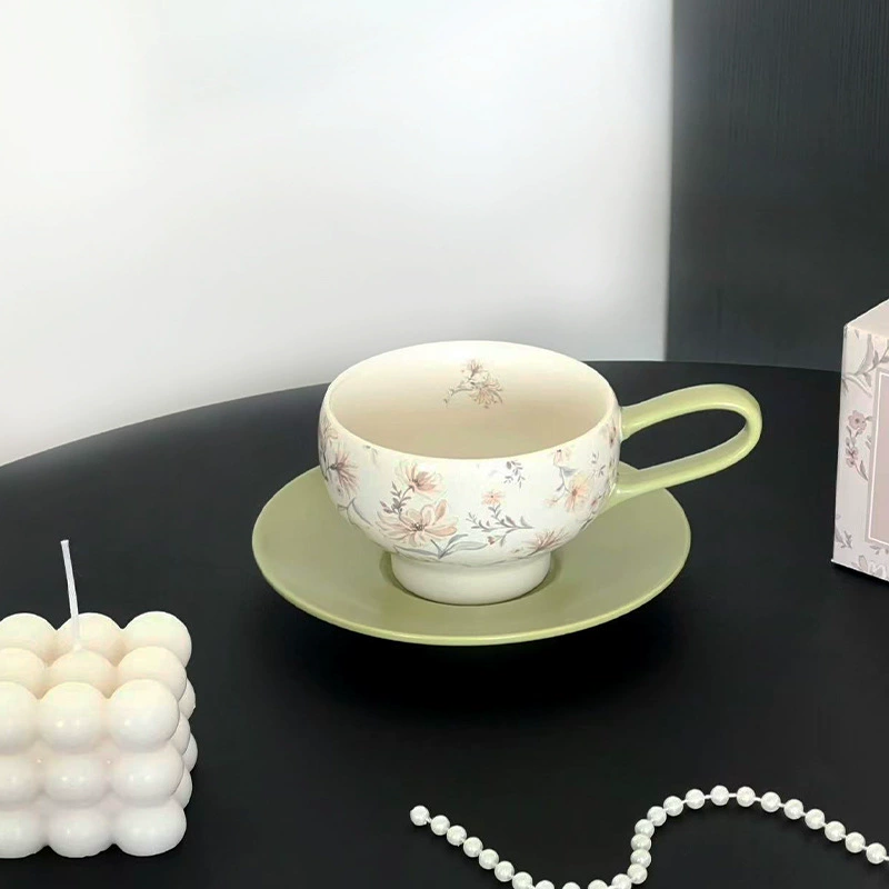 Juego de taza de café y platillo de cerámica verde tableware view 2