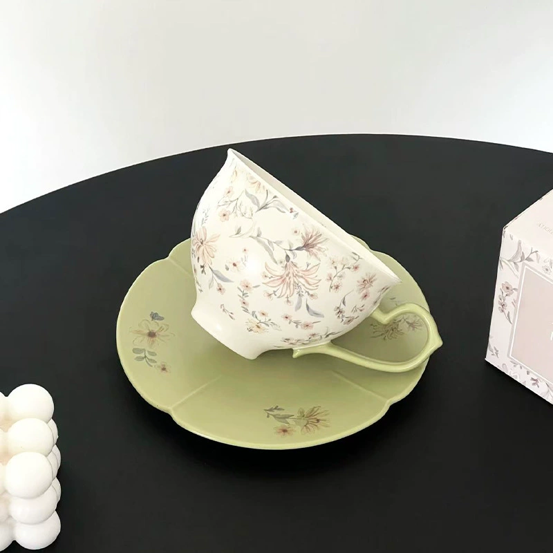 Juego de taza de café y platillo de cerámica verde tableware view 4