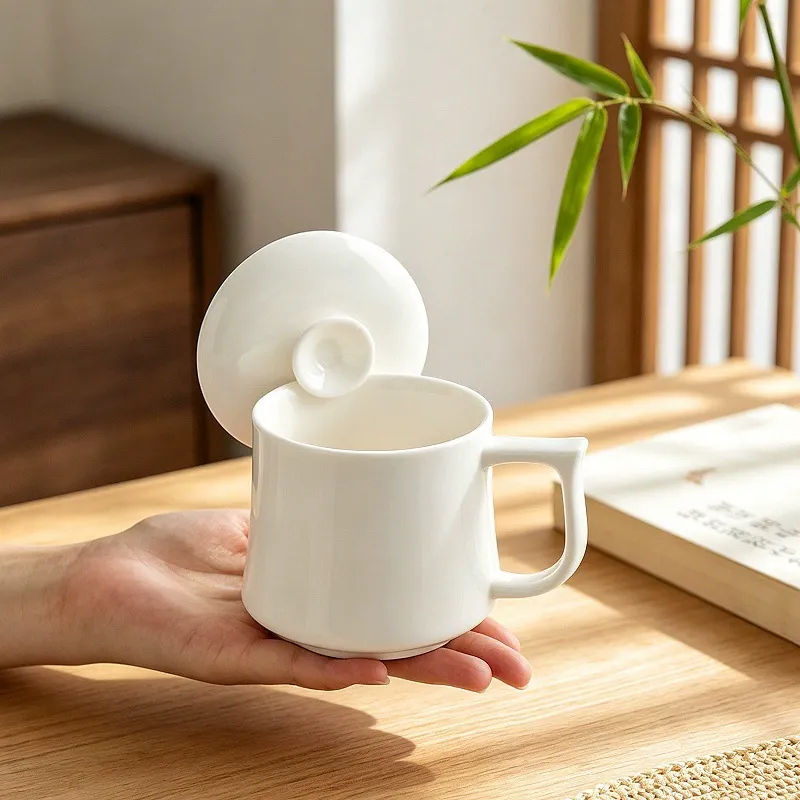 كوب سيراميك أبيض مع غطاء tableware view 2