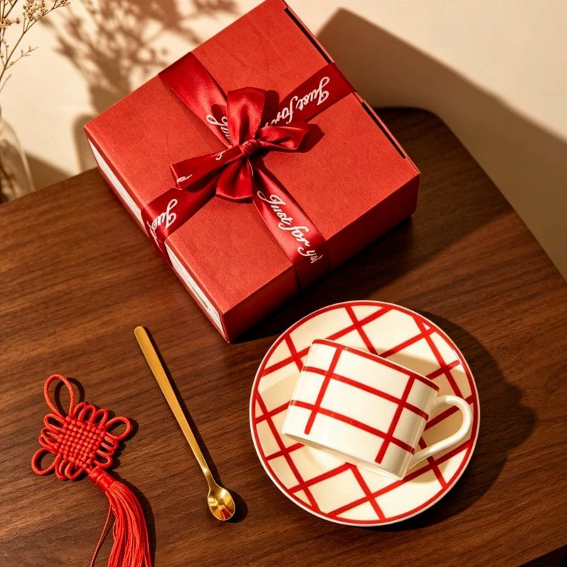 Conjunto de presente de xícaras de café de cerâmica xadrez vermelho tableware view 3