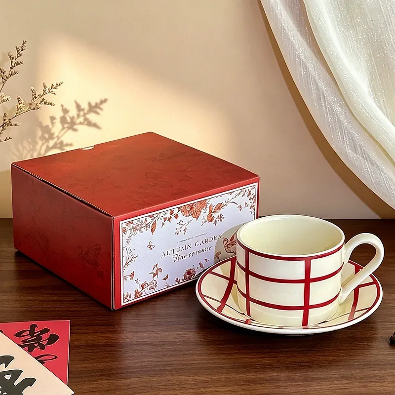 Conjunto de presente de xícaras de café de cerâmica xadrez vermelho tableware view 6