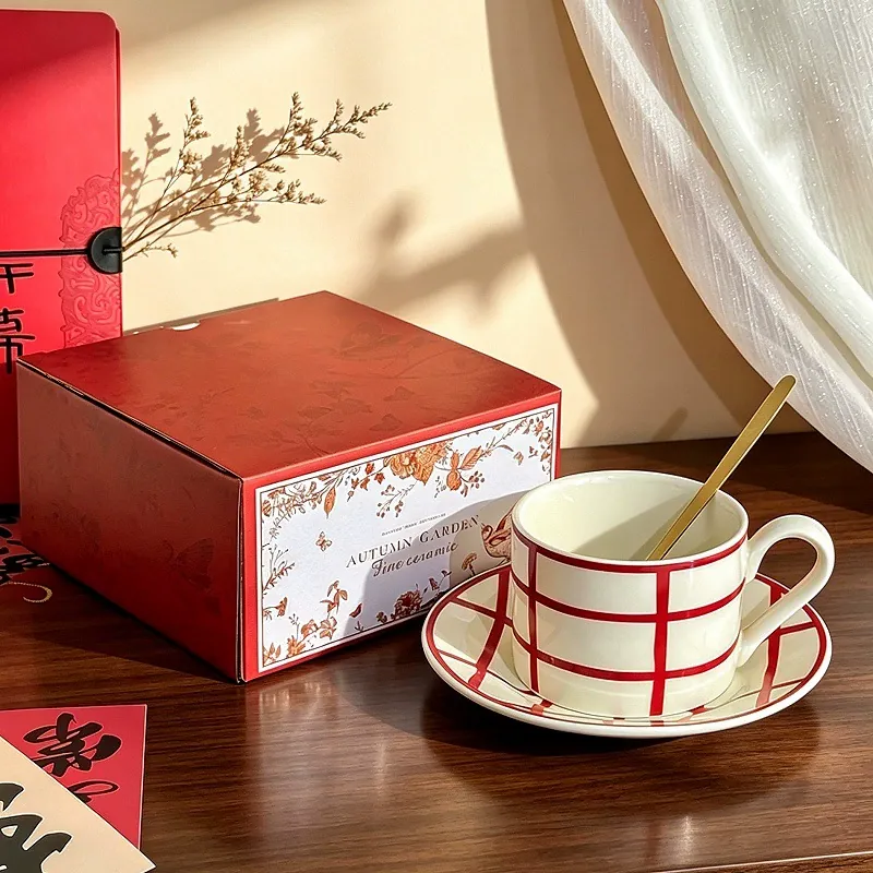 Conjunto de presente de xícaras de café de cerâmica xadrez vermelho tableware view 7