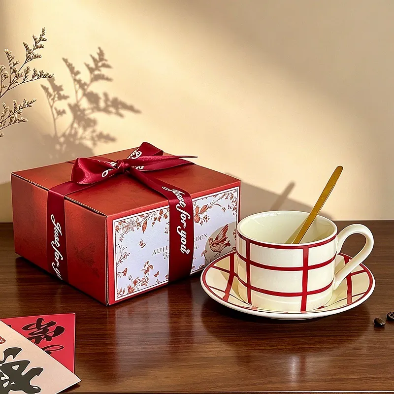 Conjunto de presente de xícaras de café de cerâmica xadrez vermelho tableware view 8
