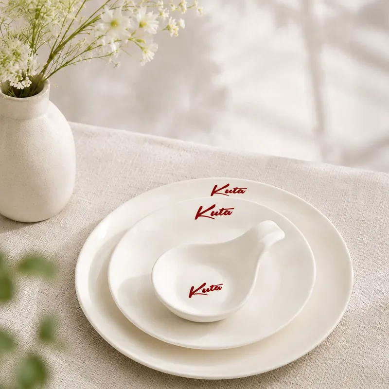 Assiette en porcelaine avec logo personnalisé tableware view 3