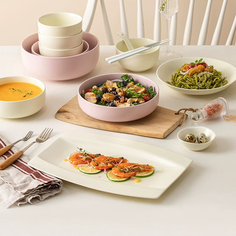 Conjunto de tigela e prato de porcelana