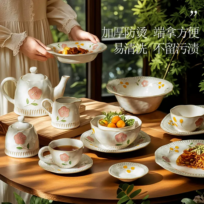 Service de vaisselle en porcelaine peint à la main tableware view 3
