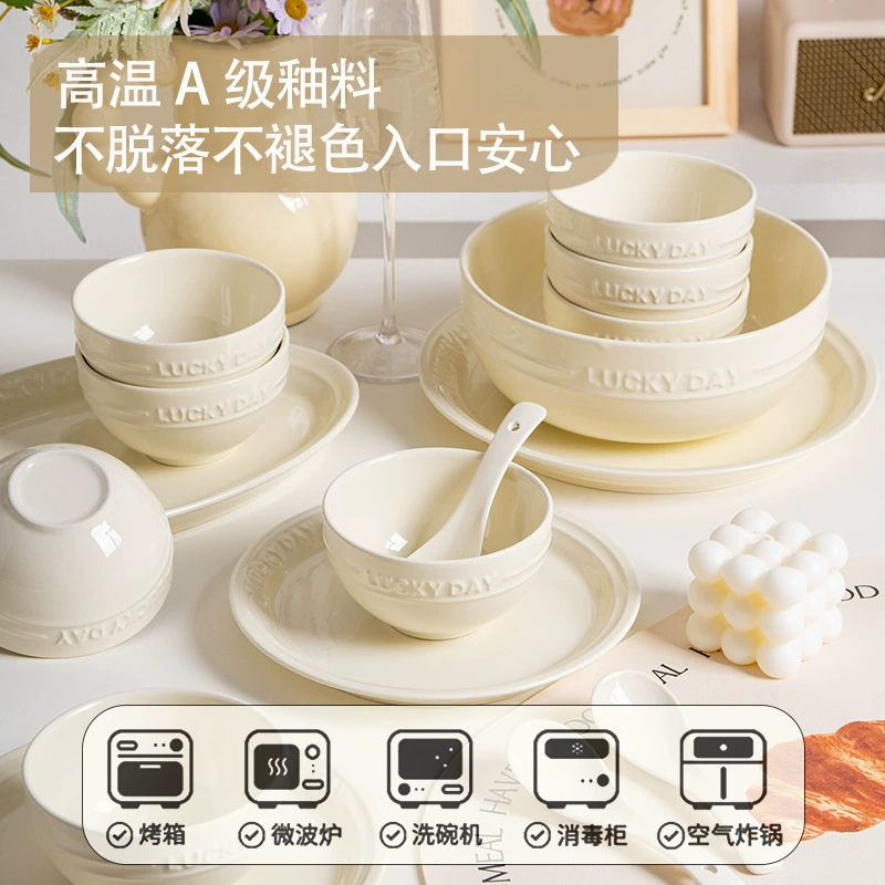 Набор фарфоровой посуды в кремовом стиле tableware view 2