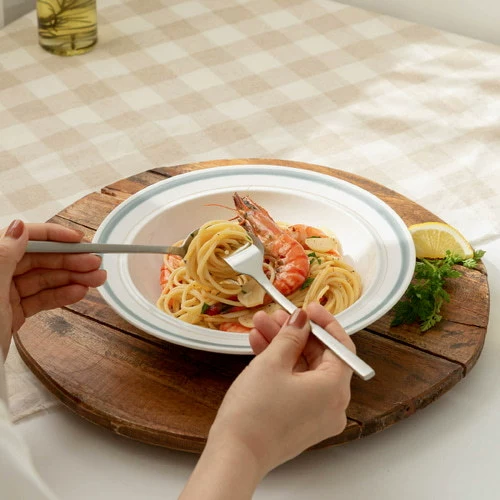 Porcelain Pasta Plate with Straw Hat Shape