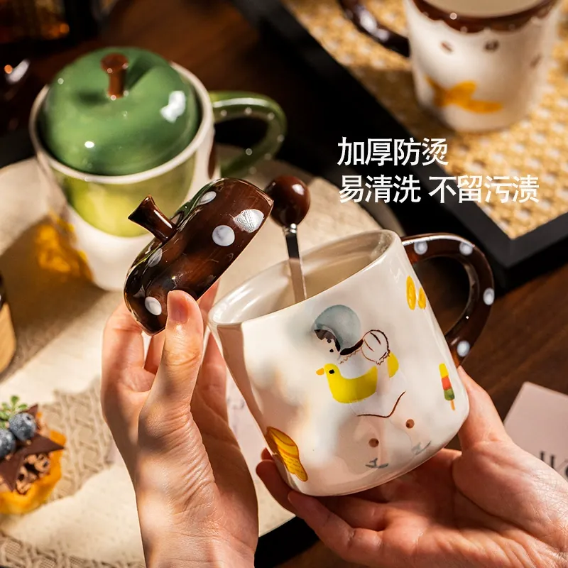 Кружка из фарфора с крышкой tableware view 3
