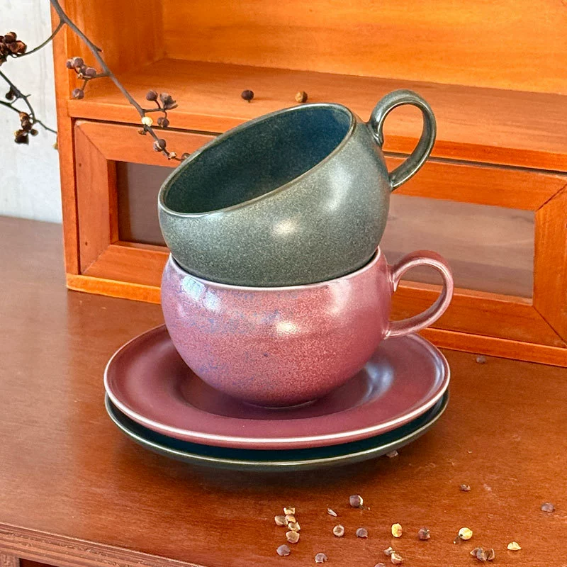 달걀형 도자기 커피 컵과 소서 세트 tableware view 3