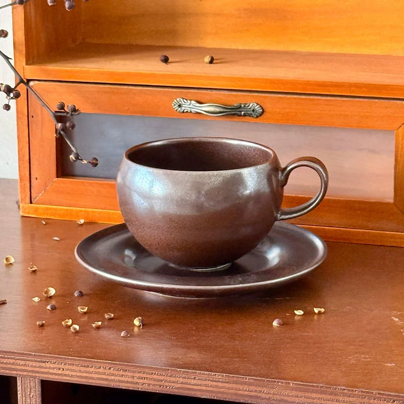 달걀형 도자기 커피 컵과 소서 세트 tableware view 4