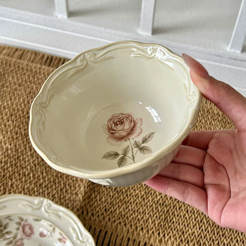Service de table en céramique rose embossée tableware view 3