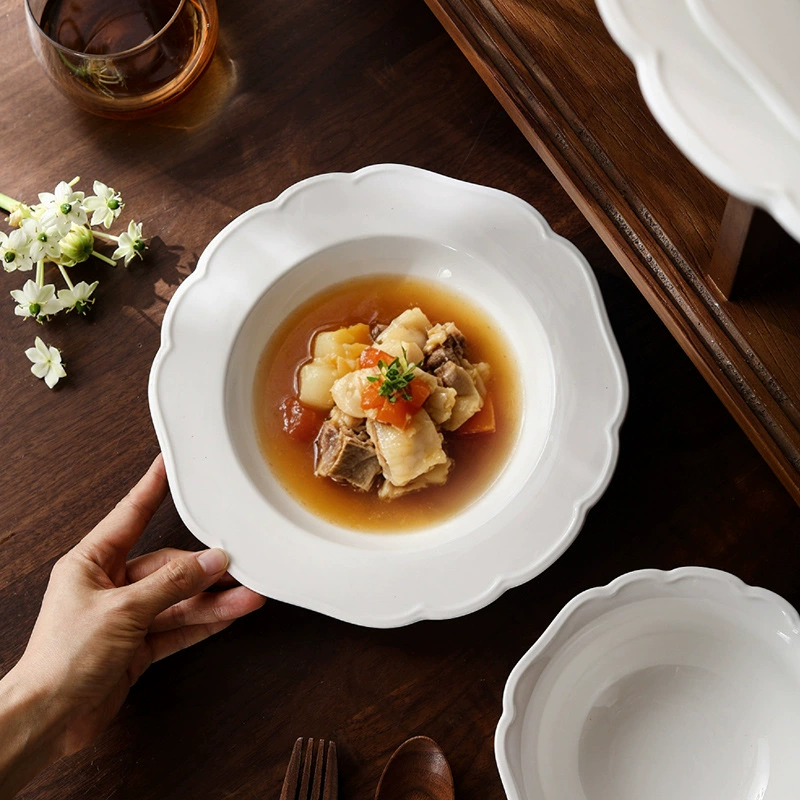 Фарфоровая тарелка с лепестковым краем tableware view 4