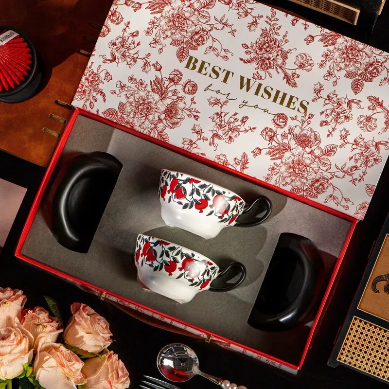 Juego de taza de café y platillo de porcelana