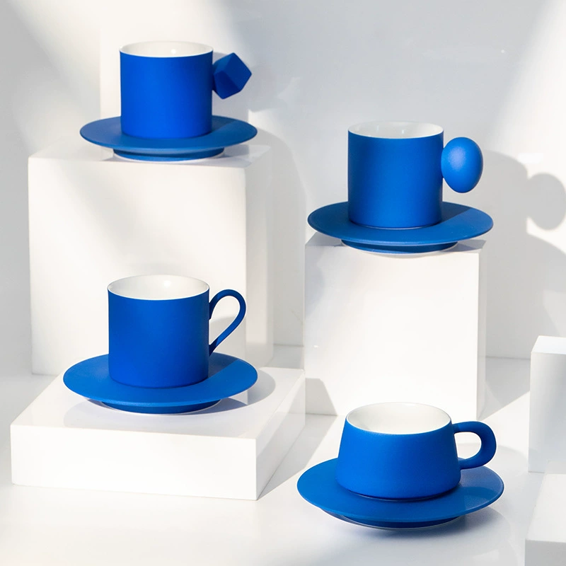 Tasse à café et soucoupe bleu Klein tableware view 3