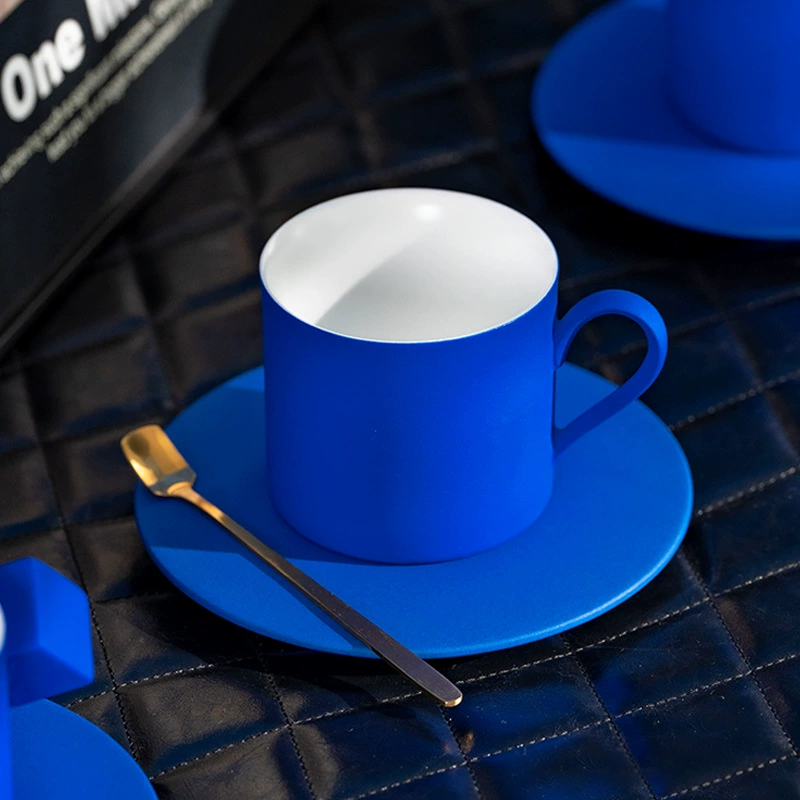 Tasse à café et soucoupe bleu Klein tableware view 4