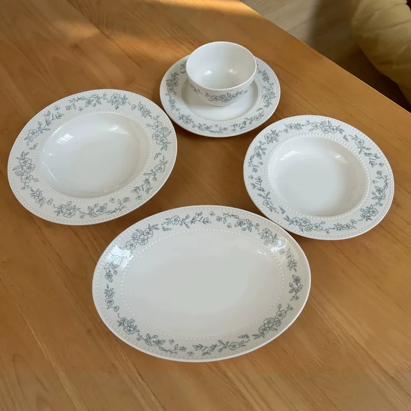 Французский обеденный набор из керамики с цветочным тиснением tableware view 2