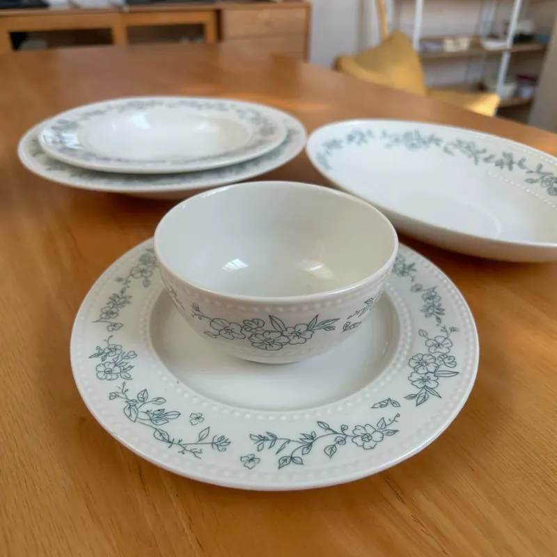 Французский обеденный набор из керамики с цветочным тиснением tableware view 3