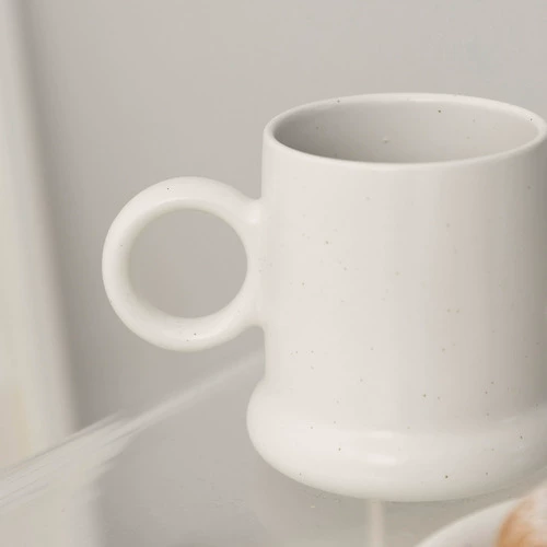 Ensemble mug et soucoupe en céramique tableware view 3