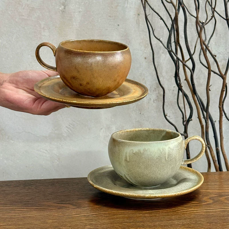Service à café et soucoupe en céramique cuisson de four tableware view 2
