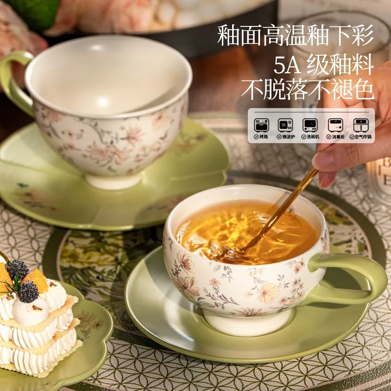 Conjunto de xícara de café e pires de cerâmica tableware view 2