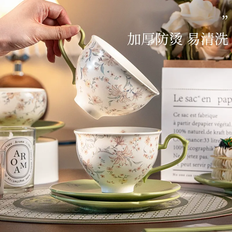 Conjunto de xícara de café e pires de cerâmica tableware view 3