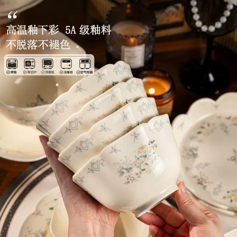 Service de vaisselle en porcelaine à motif floral tableware view 2