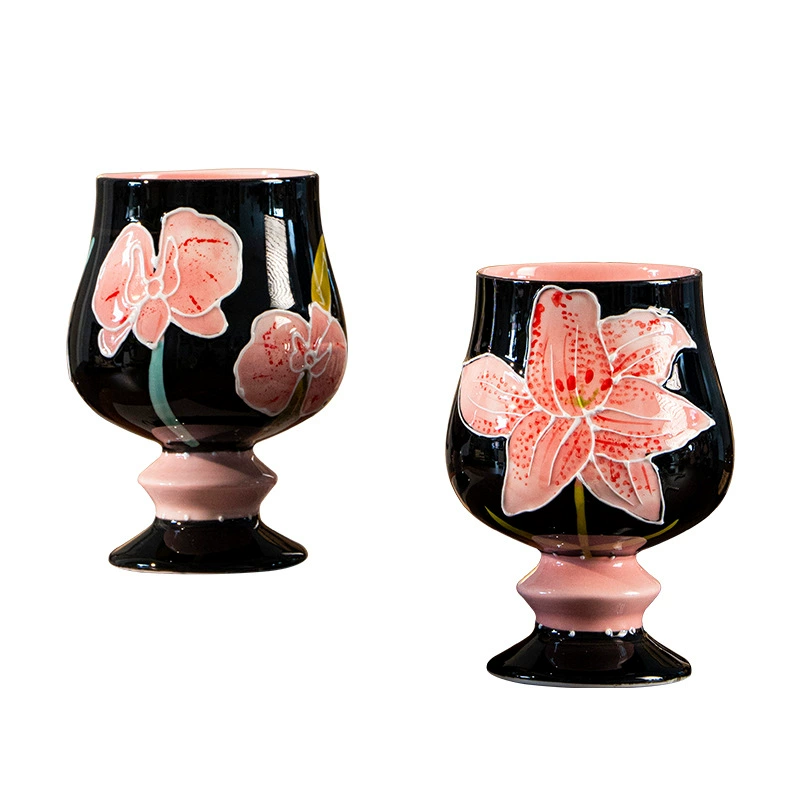 كوب خزفي مرسوم يدويًا بتصميم زنبق tableware view 5