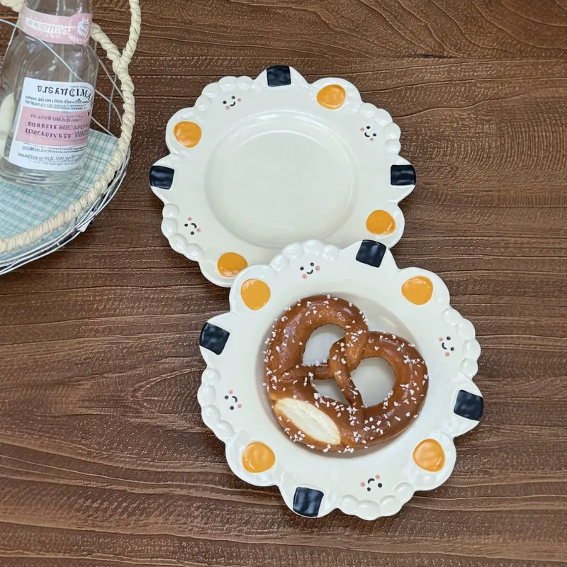 Plato de dumplings con relieve de oso tableware view 2