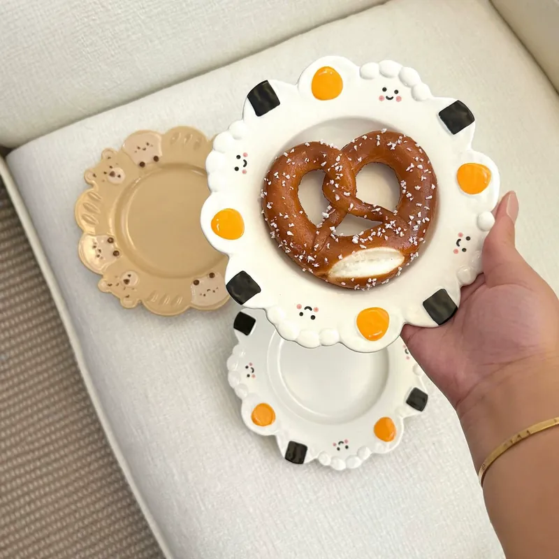 Plato de dumplings con relieve de oso tableware view 4