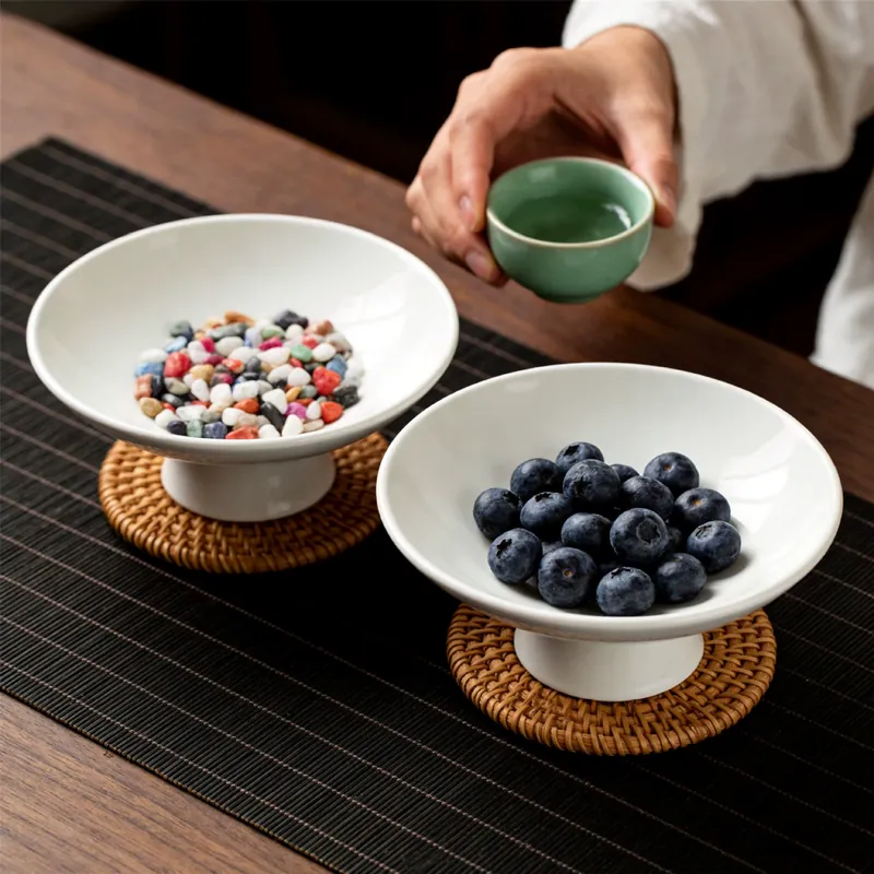 Керамическая тарелка для закусок на ножке tableware view 4