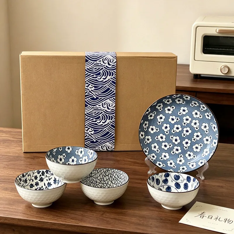 Service de vaisselle en porcelaine bleue et blanche tableware view 3